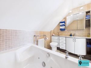 En Suite - click for photo gallery